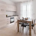 Apartment Guesthost - Scaringi Palace B Trani