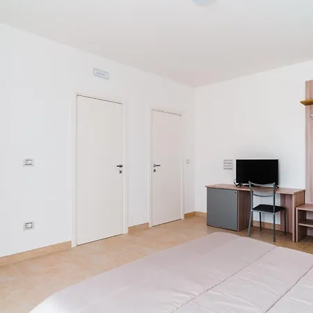 Guesthost - Scaringi Palace B Apartment *