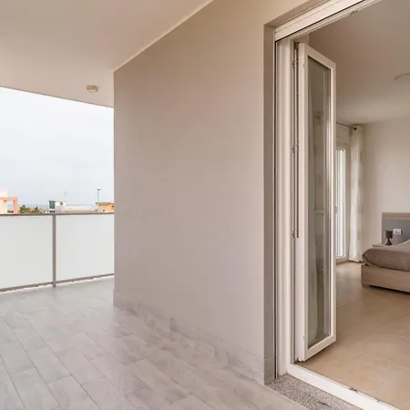 Guesthost - Scaringi Palace B Apartament Trani